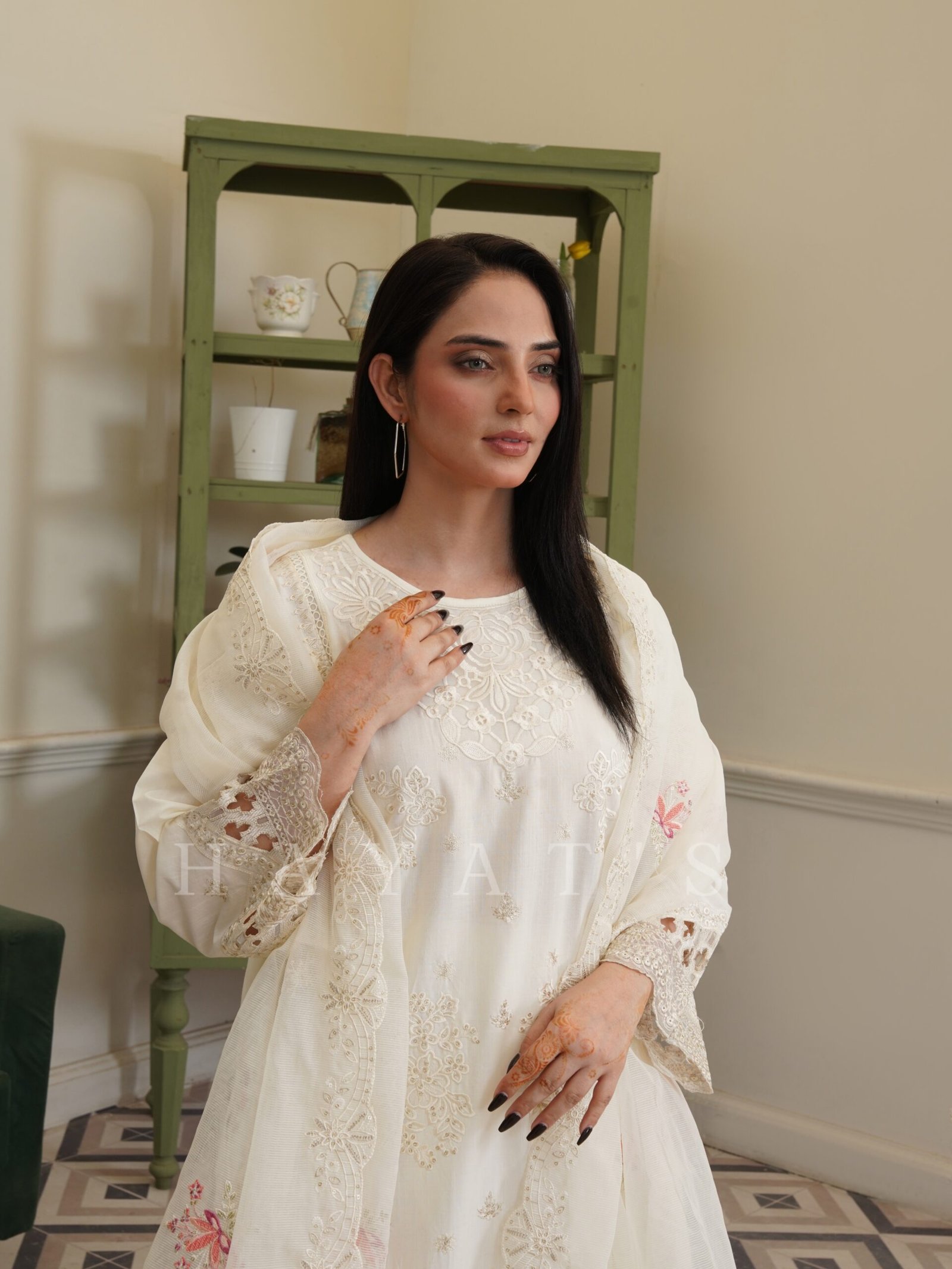 Ronaq-e-Hayat Vol 31 - 3PC White